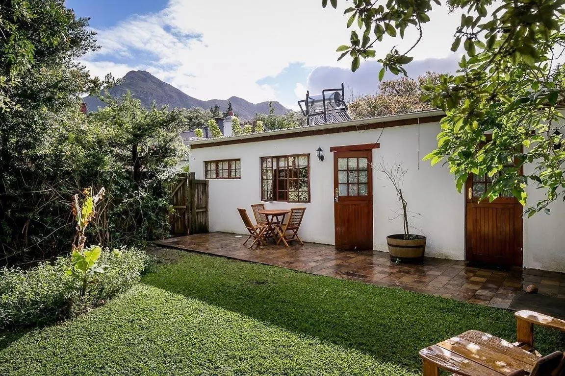 Sacred Mountain Lodge Noordhoek Πανσιόν