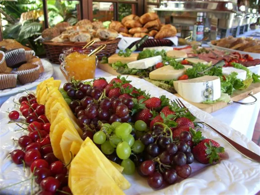 Sacred Mountain Lodge Noordhoek Πανσιόν