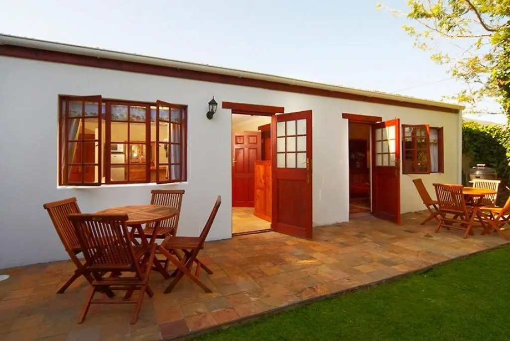 Sacred Mountain Lodge Noordhoek 4*,